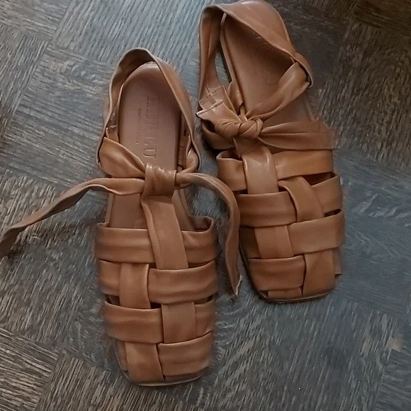 BNIB NWT Hereu Bena sandals in tan - Picture 6 of 9